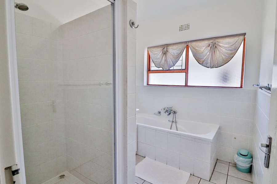 6 Bedroom Property for Sale in Country Club Western Cape